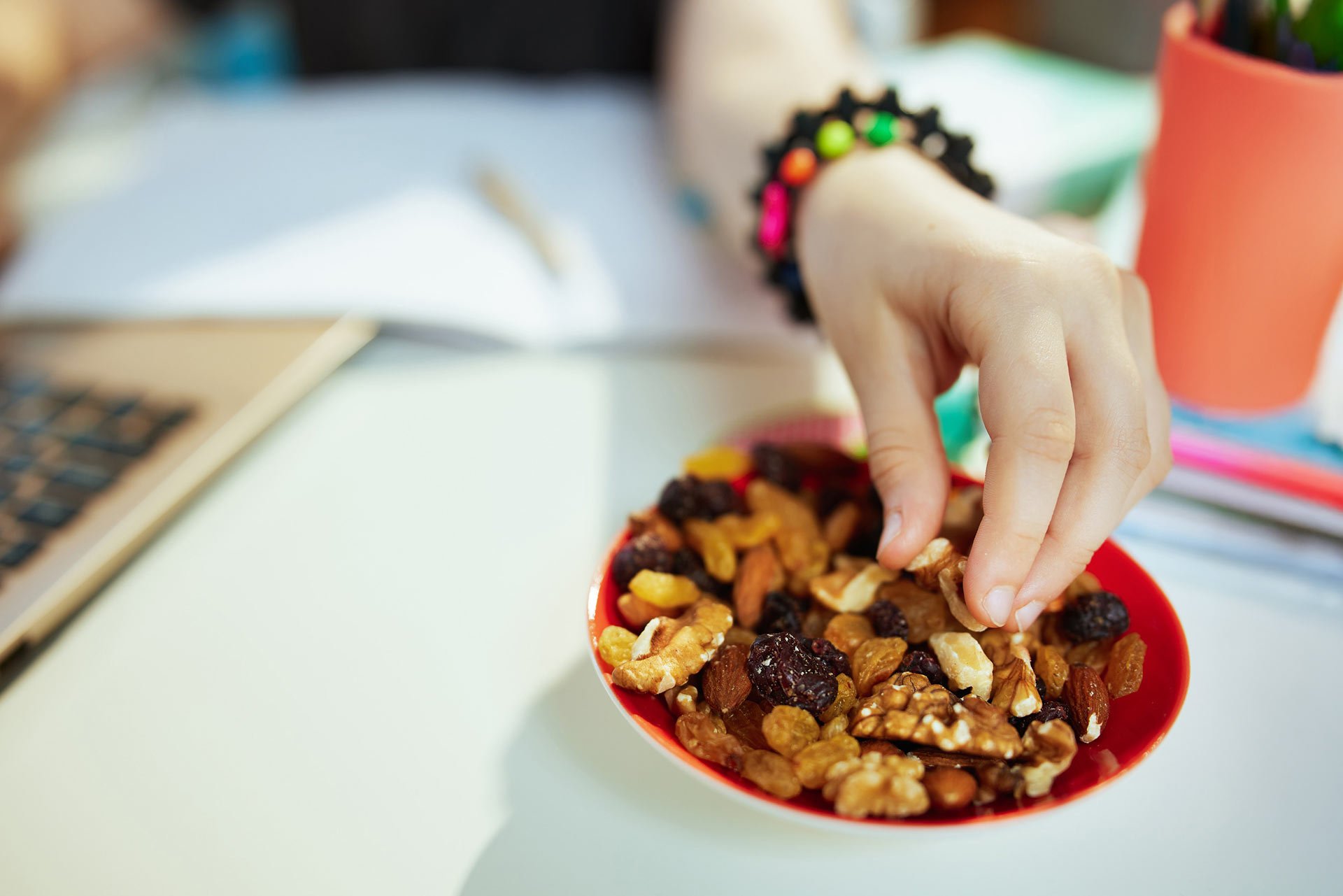 Healthy Snacks: Smart Choices to Curb Hunger