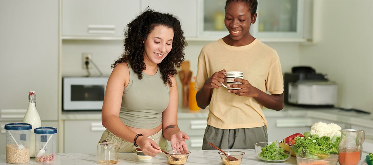 Snacking-101_How-to-Snack-Smart-Without-Overeating_C